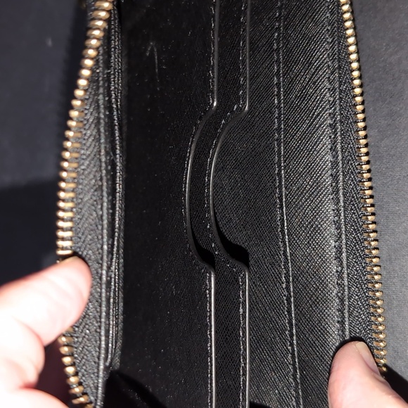 Michael Kors Black/White Striped All-around Zippered Wristlet/Wallet. - Picture 5 of 7